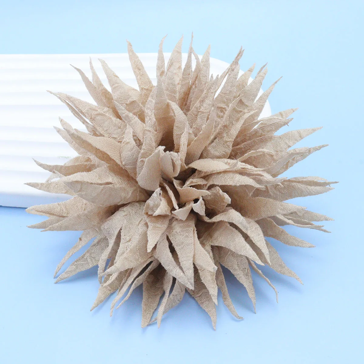 13CM Fashion Fabric Chrysanthemum Brooch Fabric Flower Corsage Delicate Fashion Lapel Pin Girls Ladies Accessories Party Jewelry