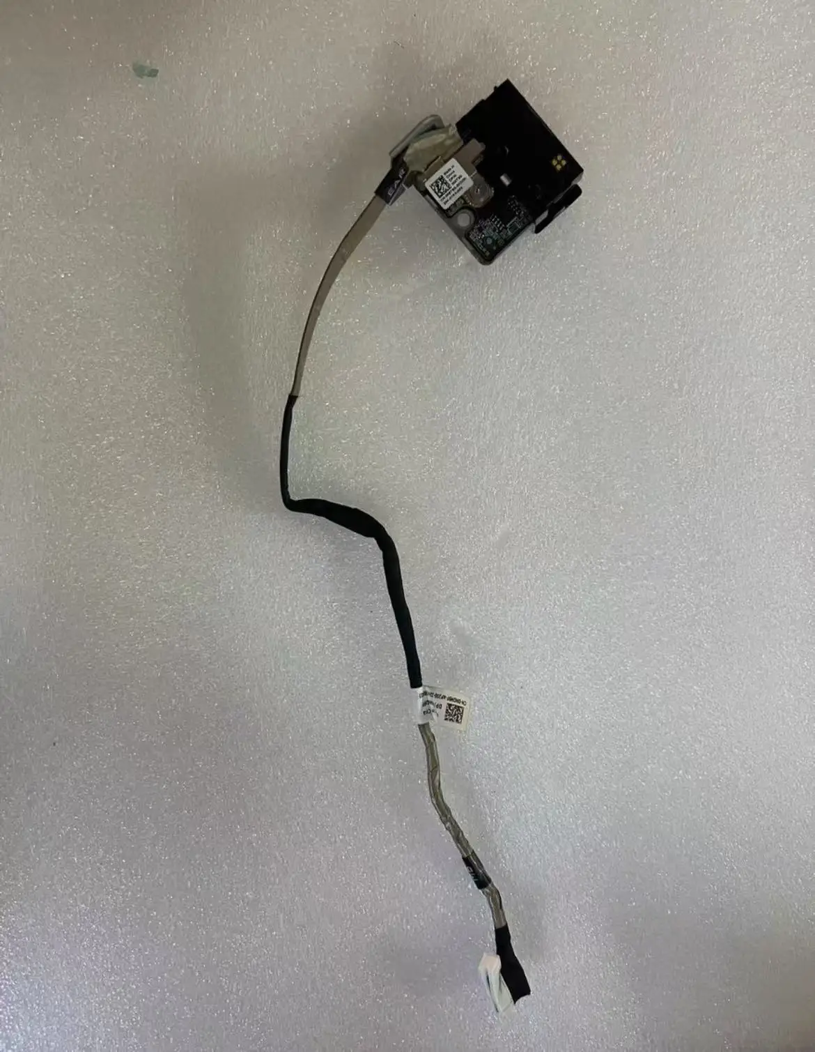 

Для Dell Server 09T9G 0HGM9F PowerEdge R650 кабель с правой ушкой