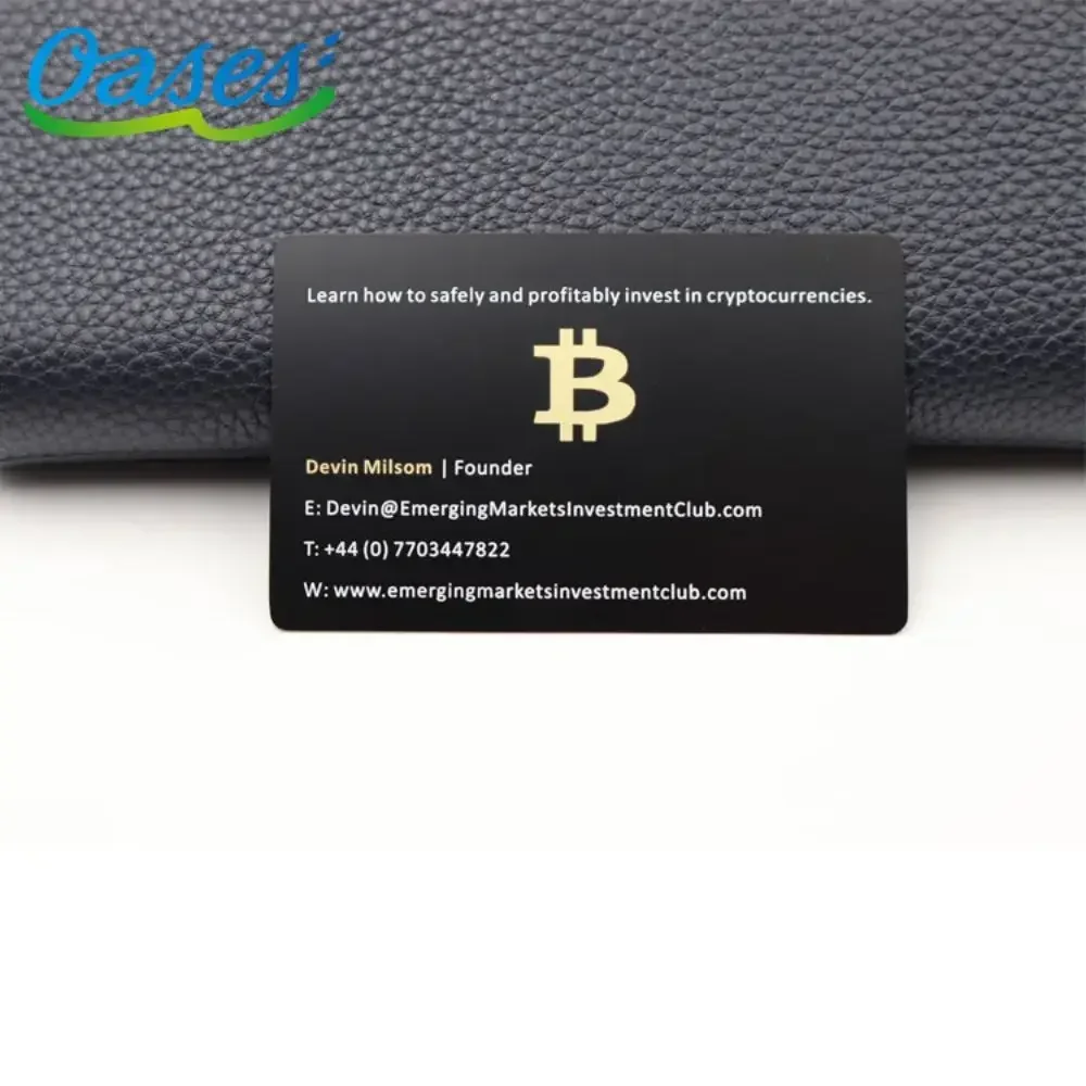 بطاقة ائتمان معدنية منقوشة بالليزر أنيقة وبأسعار معقولة وبطاقة ائتمان معدنية ذات خصم أسود مع تقنية رقاقة متكاملة