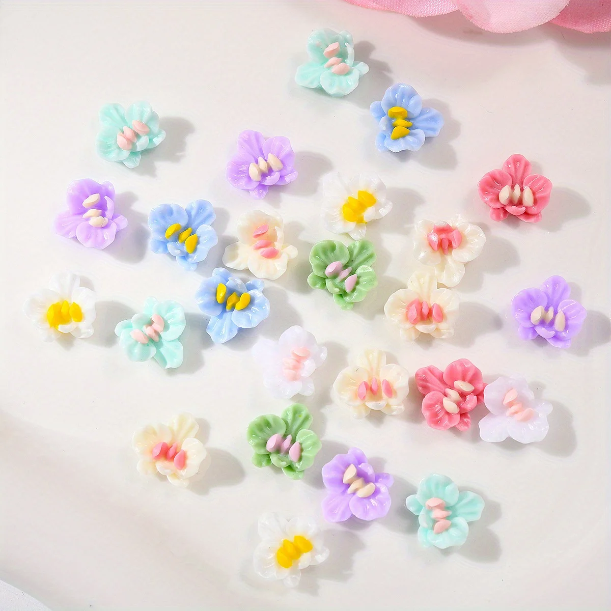 50 stücke Harz Leuchtende Bunte Blume Form Nail art Schmuck Haarnadel Ohrringe Handy Fall Material Diy Dekoration Zubehör