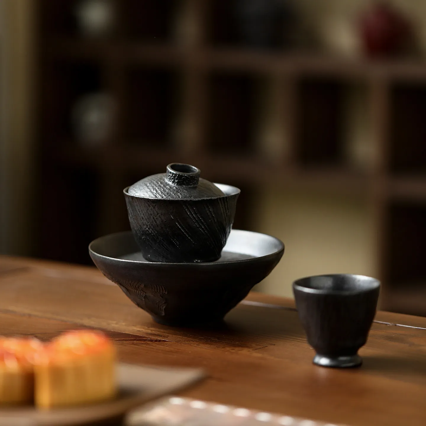 Black Glaze Wave Teapot Stand, Water Dry Brewing Tray and Pot Rest for Loose Tea Brewing and Tea Ceremony Use