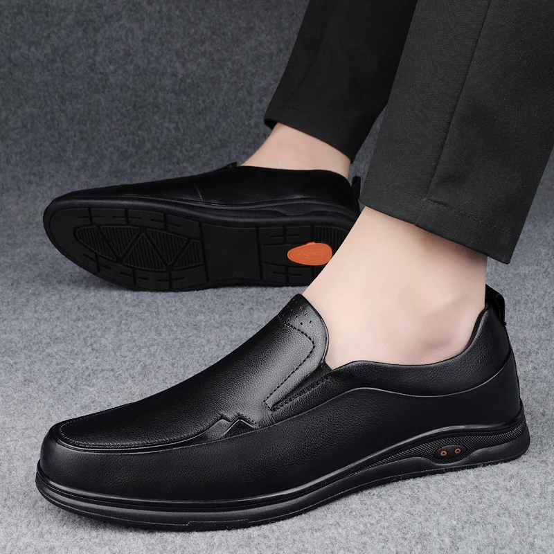 

Men loafers Casual Light Breathable Genuine Leather Shoes Men outdoor Flat Men Loafers Slip-on Soft Moccasins Driving Shoes