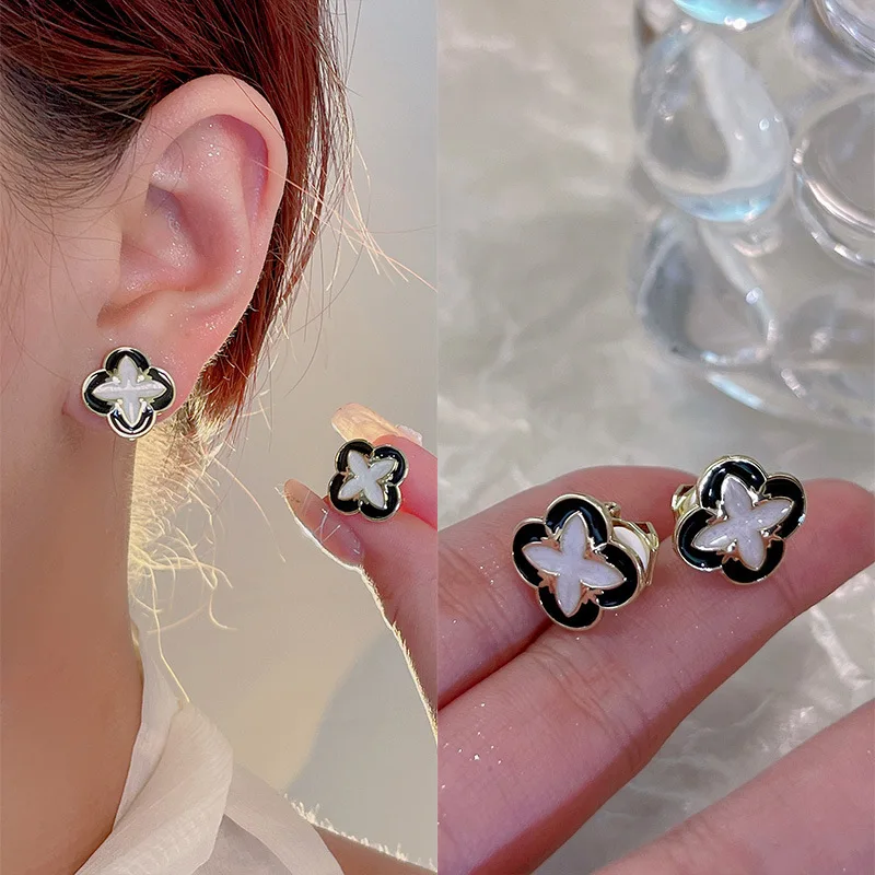 GRACE JUN  Fashion Gold Color Geometric Flower Clip on Earrings Women\'s Cute Pearl Cuff Earrings Ear Clip No Ear Hole Earrings