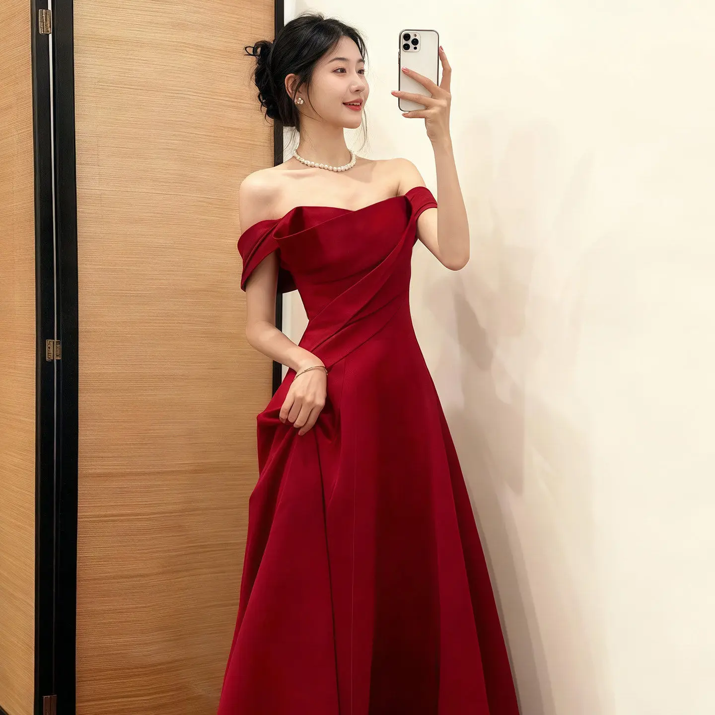 

Elegant Dark Red Evening Dress Satin Party Dress Strapless Lace-up Back Length 140cm
