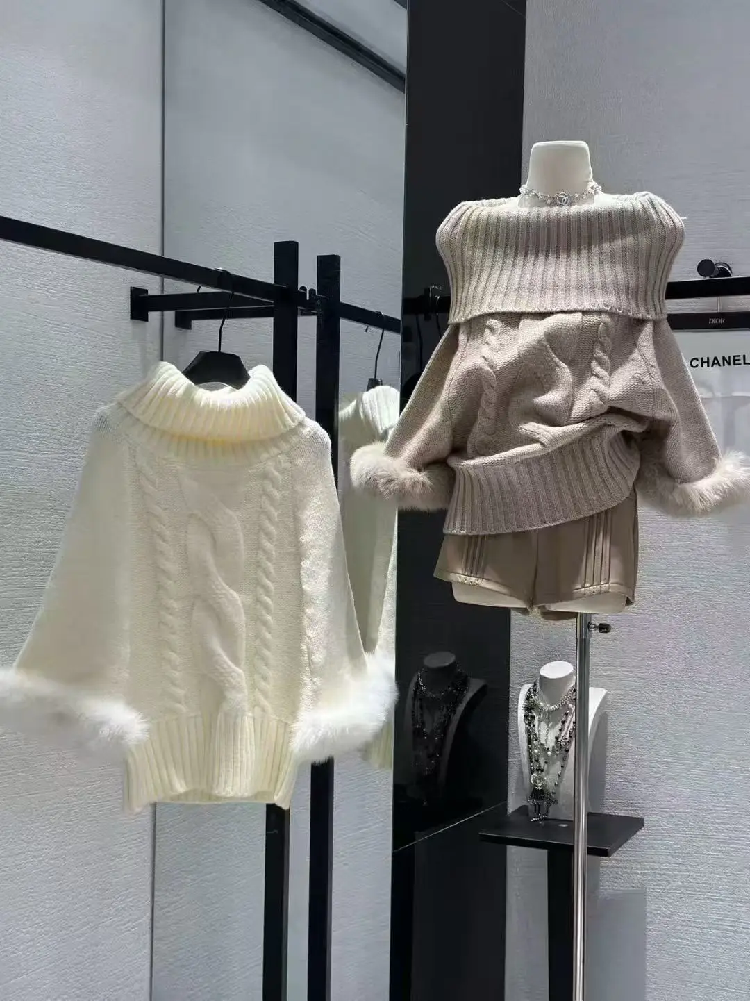 

High Quality Autumn Winter New Fashion Slash Neck Loose Knitwear Sweater Pullover Women Casual Patchwork Fur Sleeve Top F246