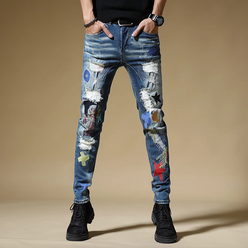 

Мужские джинсы с вышивкой, зауженные, модные, брендовые, с эластичными манжетами, длинные брюки из хлопкового стрейч-денима, со средней посадкой, на молнии, повседневные, молодежные