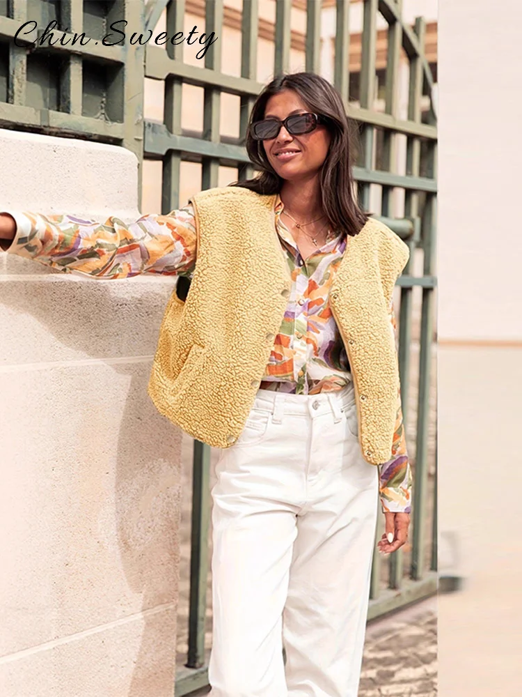 

Chic Solid Lamb Woolen Vest Women Loose V-neck Single Breasted Sleeveless Pockets Vests 2025 Autumn Lady Warm All-match Outwear