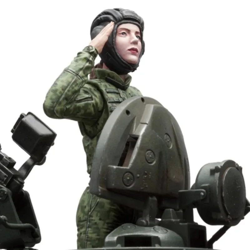 

1/16 Resin Character Soldier Model Russian Female Tank Commander Gk White Model Handbag Unassembled And Unpainted Kit Toy