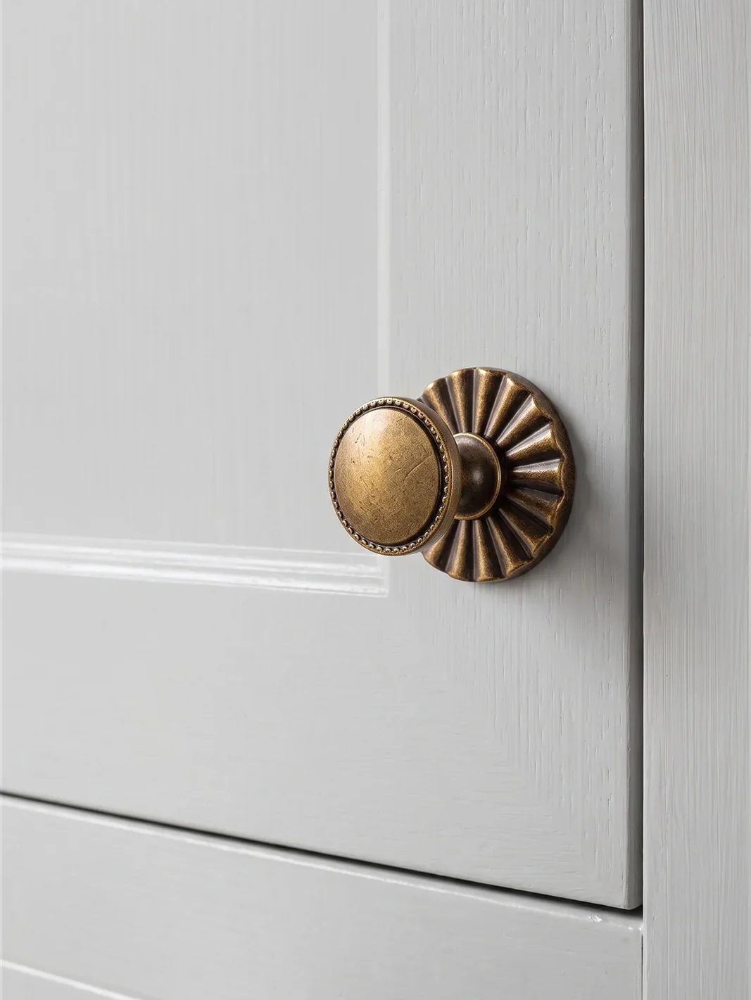 Miaokesen Cabinet Knob with Creative Rectangle/Sophisticated Knurled Backplate Provence Beaded Knob for Vanities,Dresser