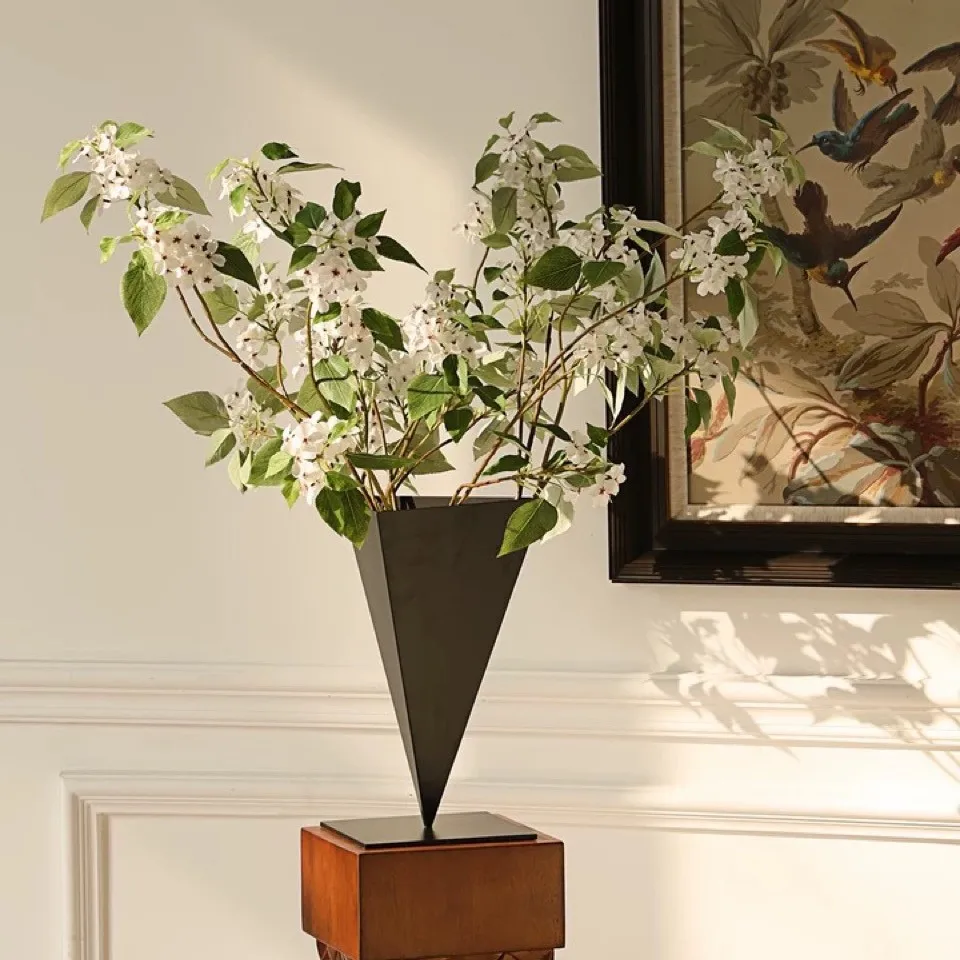 Triangular wrought iron vase flower hydroponics living room B & B hotel entrance decoration