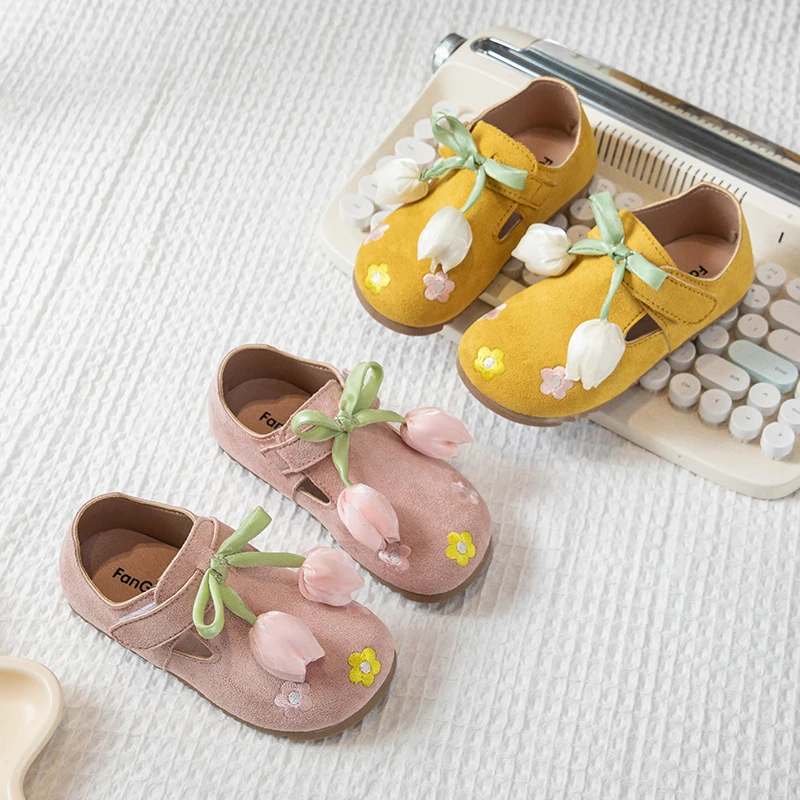 

Girls Embroidered Flat Shoes Elegant Sweet Flower Kid Princess Shoes Chic Fashion Performance Versatile Children's Leather Shoes