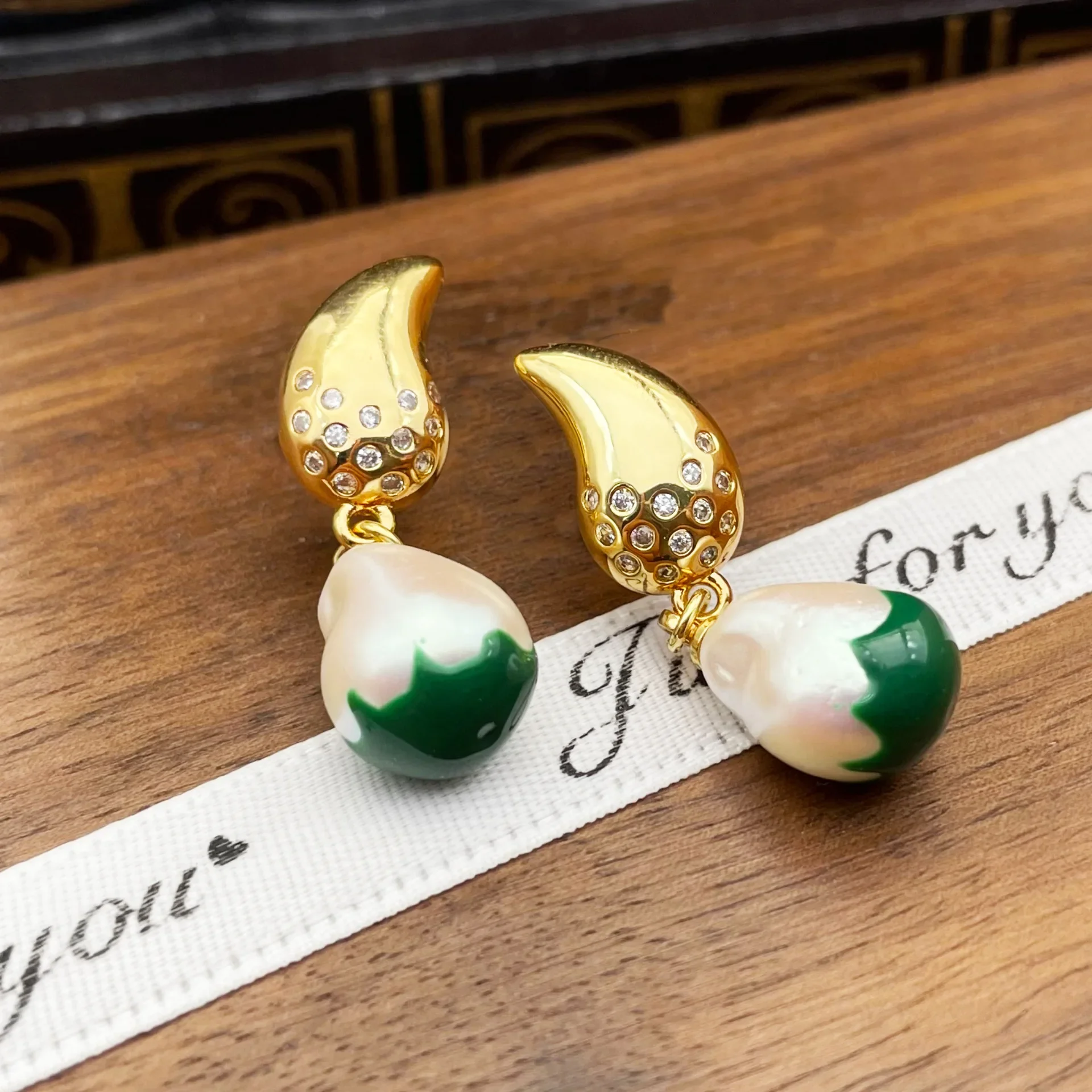 

Original French Chubby Drop Retro Personality Versatile Earrings