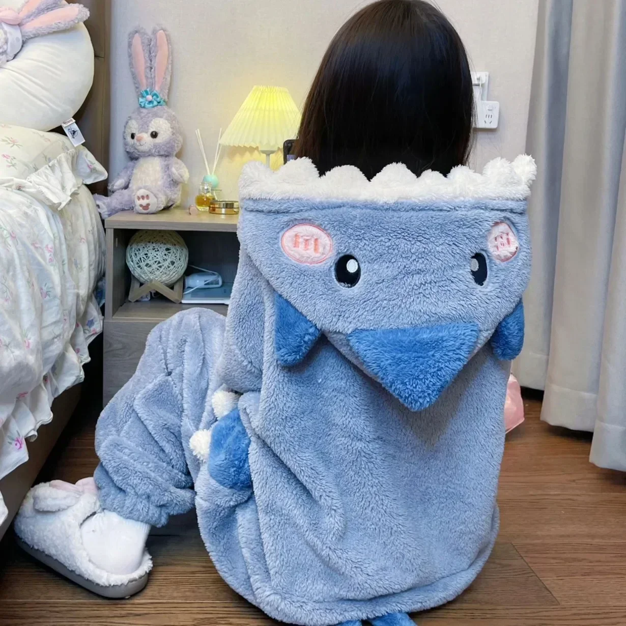 漫画かわいいサメ女性のフード付きパジャマ着ぐるみユニコーン冬コスプレパジャマジャンプスーツ女性クリスマスパーティーラウンジウェア