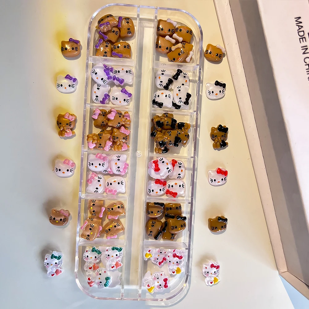 ชุดตกแต่งเล็บลายการ์ตูน 3 มิติ 12 ช่อง ลายคิตตี้หลากสี สไตล์ Y2K สีขาว/น้ำตาล พร้อมโบว์สีชมพูแบบเฮลโลคิตตี้ ประดับเล็บด้วยเพชรเทียม สำหรับตกแต่งเล็บสไตล์เกาหลี