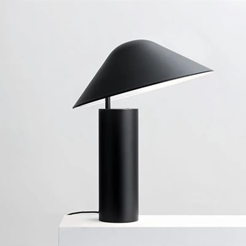 Nordic Designer Frog Floor Lamps Mushroom Shape LED Table Lamps Bedroom Study Bedhead Homestay Embellish Illumination Fixtures