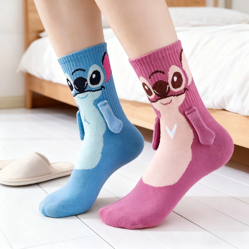Chaussettes mi-mollet Disney Anime Stitch Angel à attraction magnétique, pour hommes et femmes, chaussettes de couple, chaussettes d'intérieur amusantes