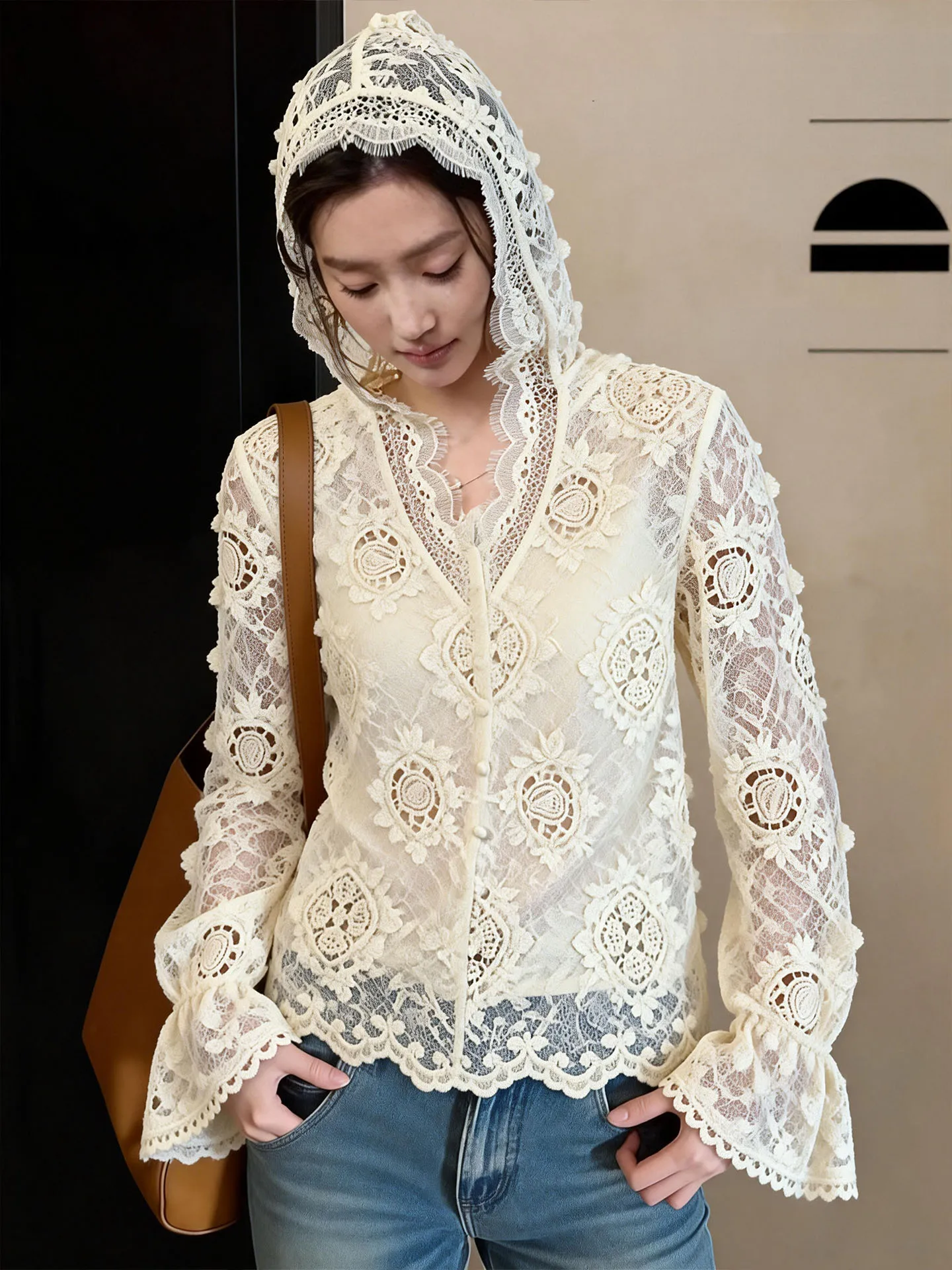 

Романтическая белая кружевная блузка для женщин, весна 2026, новинка, с ажурным узором, универсальный топ с длинными рукавами и капюшоном, однотонный