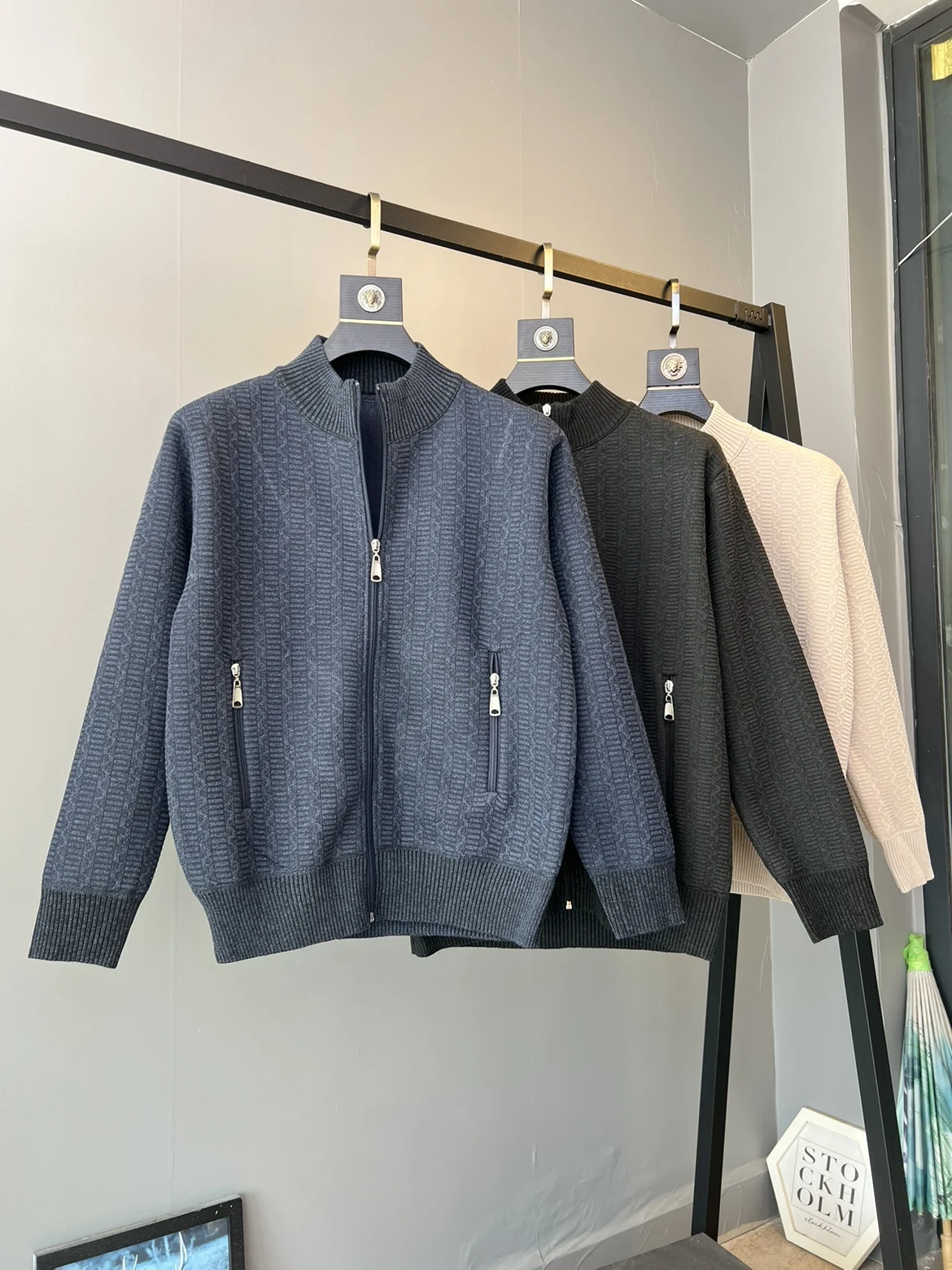 

Men's Fleece Lined Thickened Warm Knitted Sweater Stand Collar Casual Outerwear Loose Fit Winter Outer Layer Knitwear