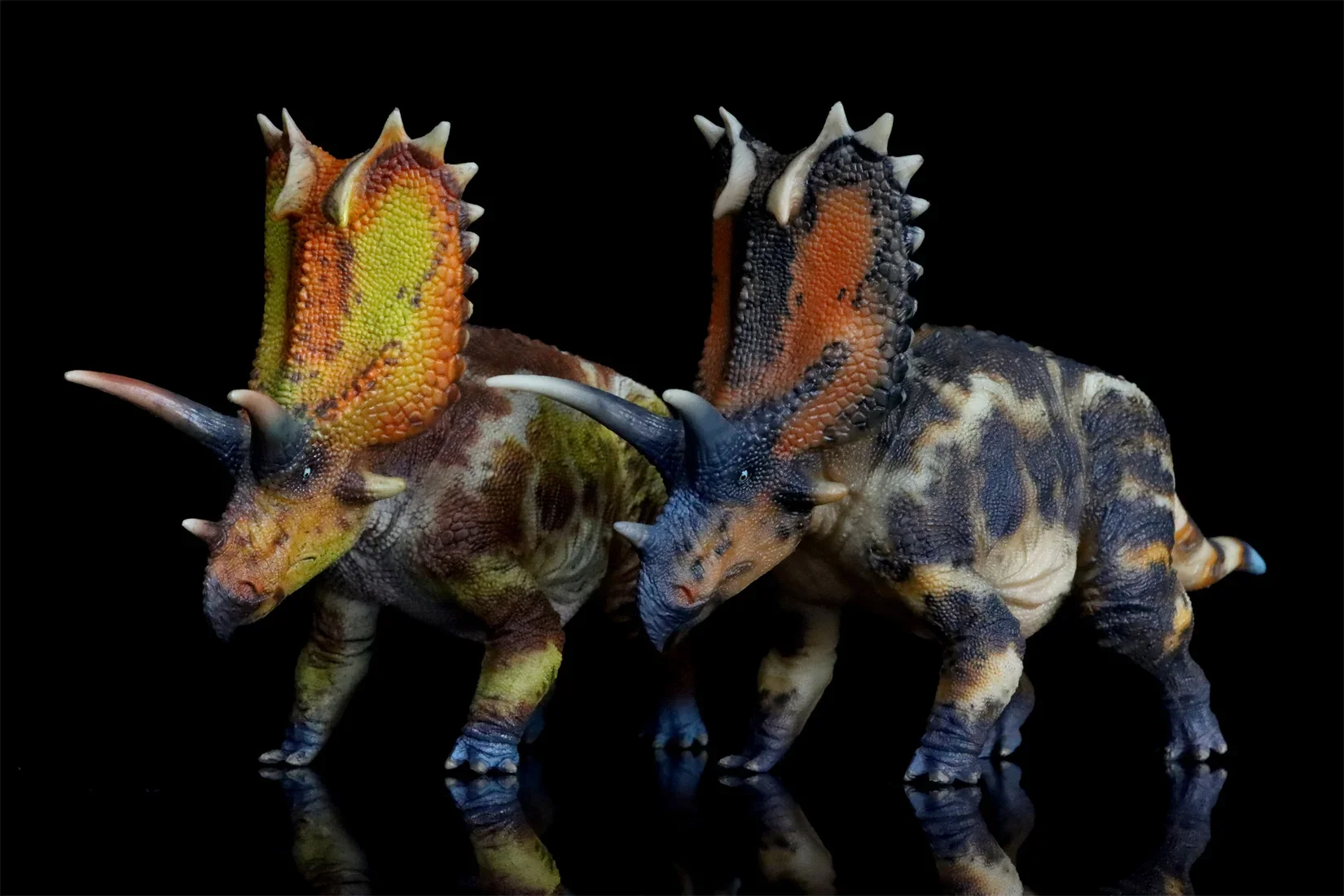 

GRTOYS X HAOLONGGOOD 1/35 Pentaceratops Model Animal Collector Ceratopsidae Dinosaur Realistic Scene Decoration Adults Gift Toy