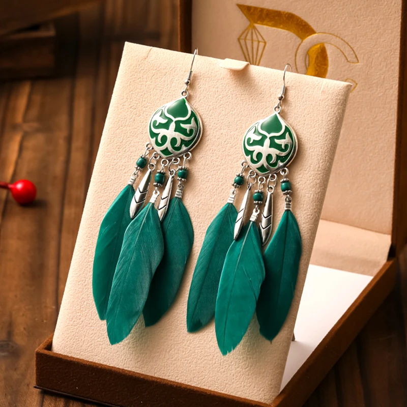 Pendientes de plumas de esmalte verde bohemio a la moda para mujer, elegantes pendientes de gota de agua con cuentas de cristal, joyería diaria para fiesta de vacaciones