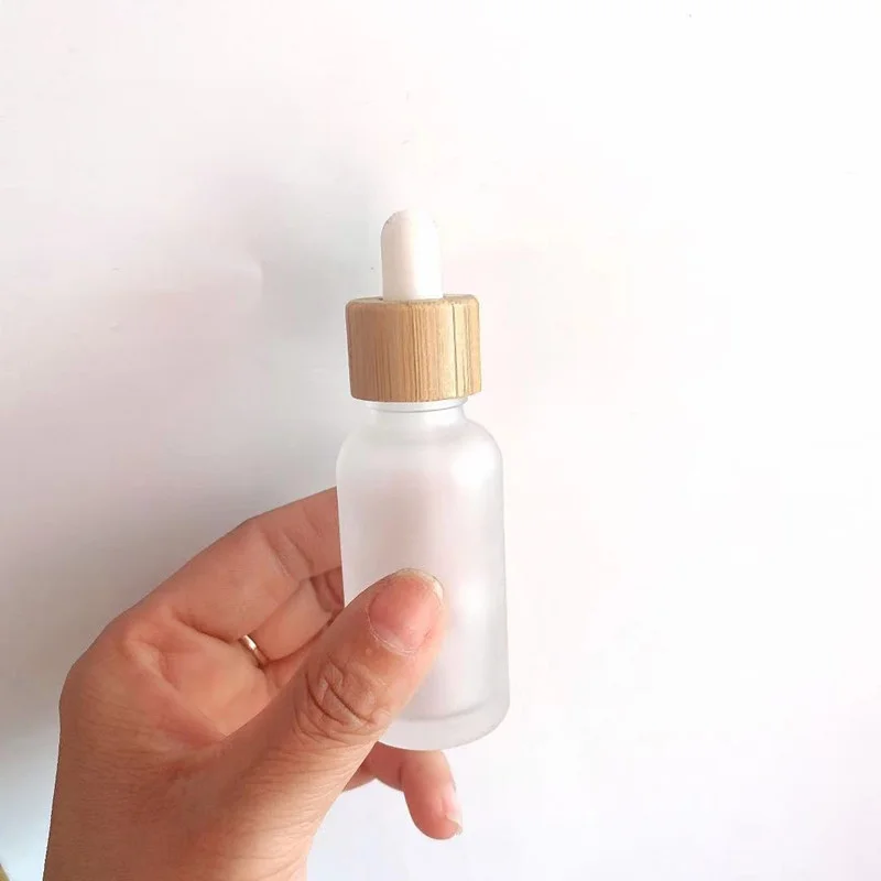 Flaconi contagocce coperchio in bambù olio essenziale per la cura della pelle flacone contagocce per imballaggio contenitore per Pipette in vetro ambrato smerigliato da 5ML-100ML