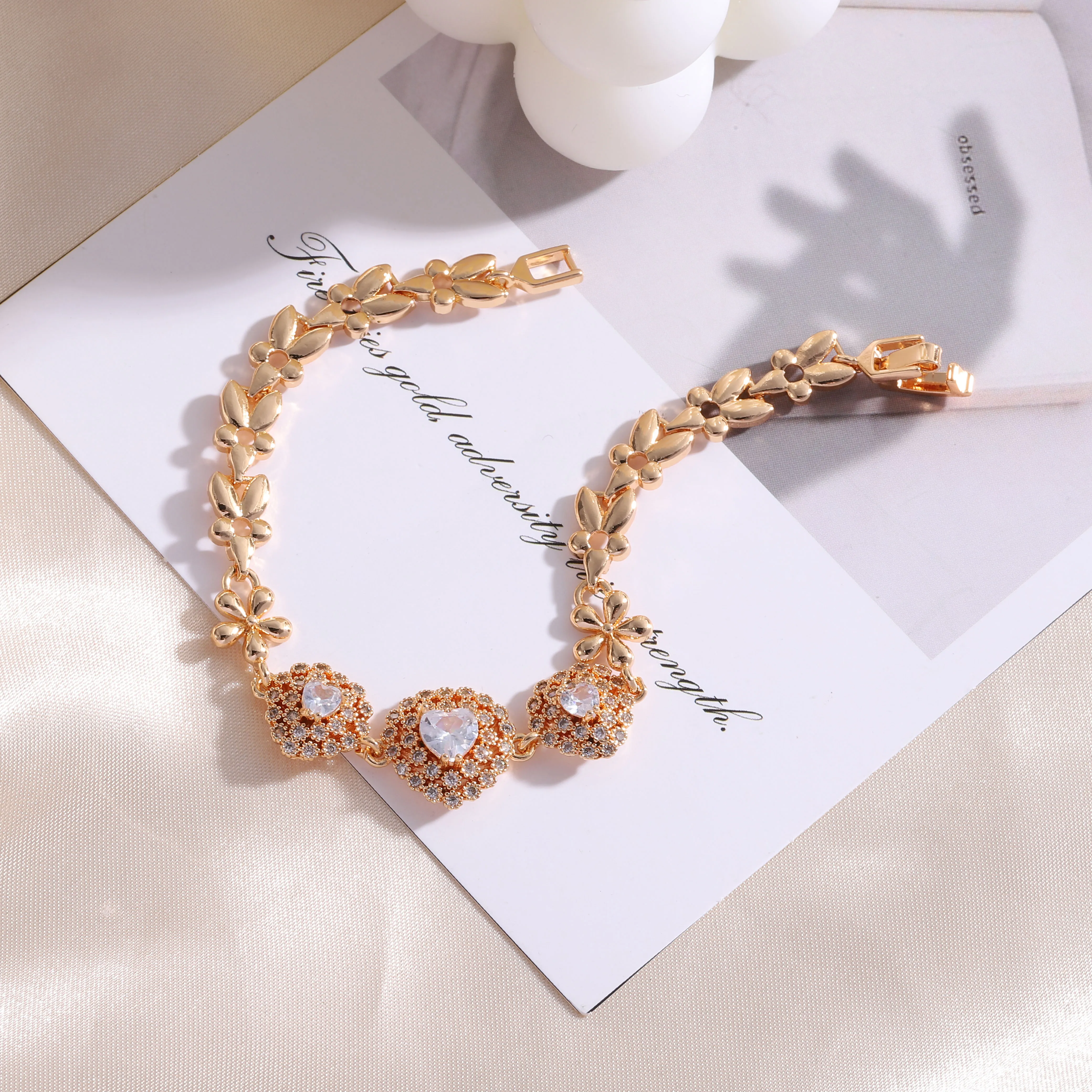 

HOT Luxury Unique Heart-shaped Golden Flower Bracelet Women's Bracelet Women's Jewelry Gift 2023