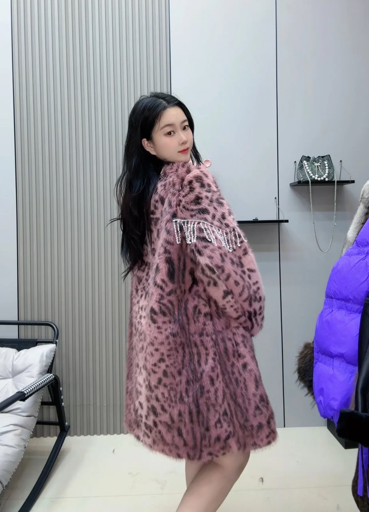 2025, Winter Neue Leopard Print Pelz Mäntel Mode Schwere Handwerk Quaste Verdickt Warme Luxuriöse Flauschigen Mantel Weiblichen Langen Pelzmantel