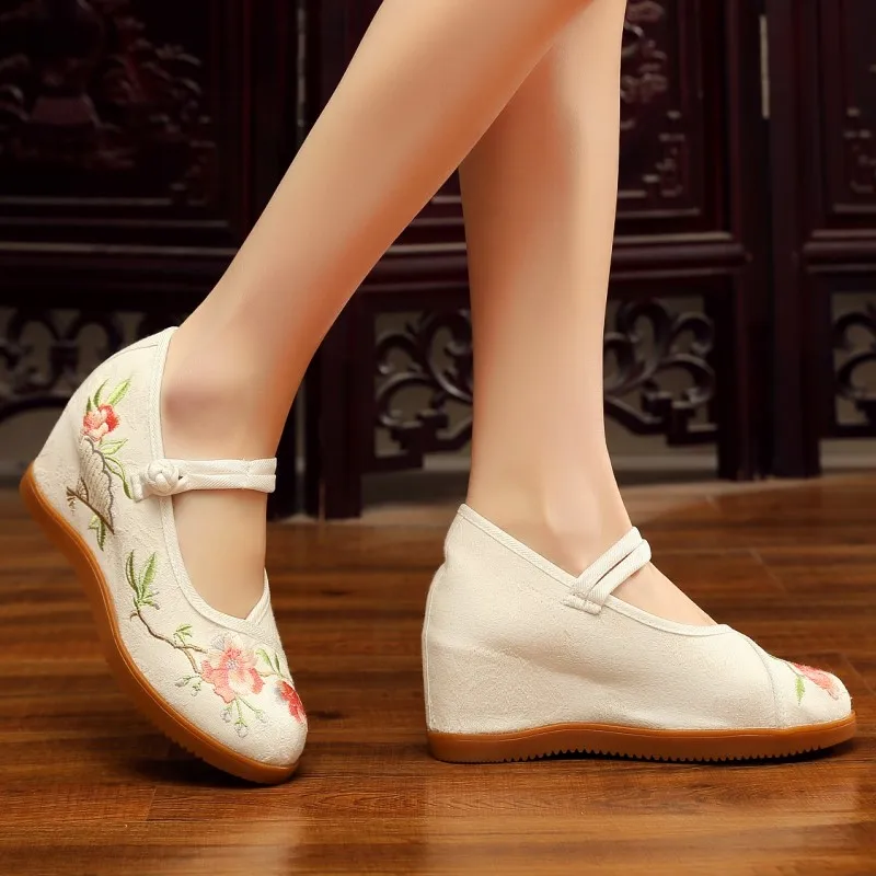 Elevated Heel Embroidered Hanfu Shoes Women's Ancient Style Beijing Flats Traditional Chinese Costume Footwear round Toe Dail...