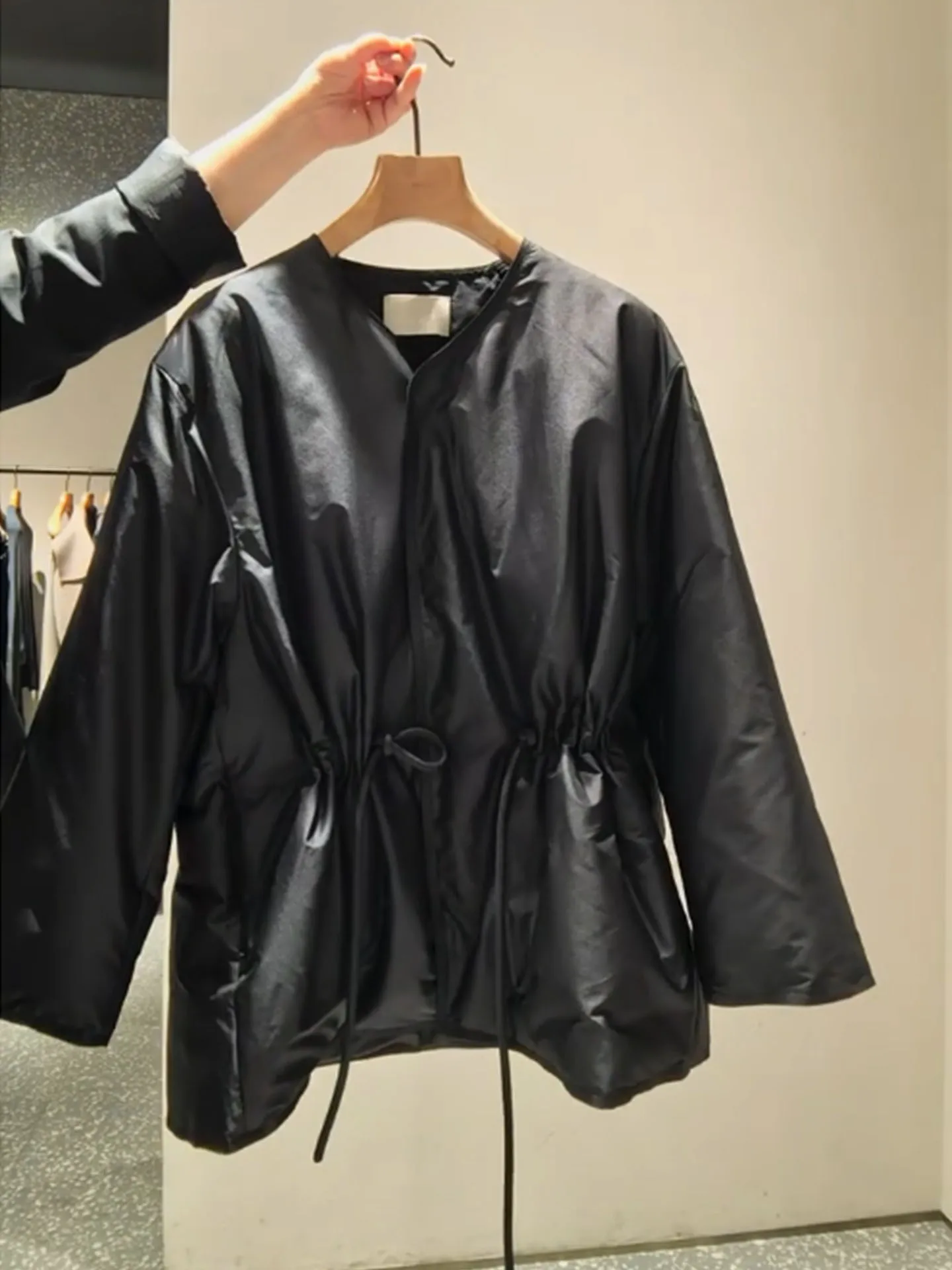 

Женская пуховая куртка средней длины Ele Bla, зима 2025, свободная универсальная теплая верхняя одежда с завязками на талии, для поездок на работу, Sle Polyes...