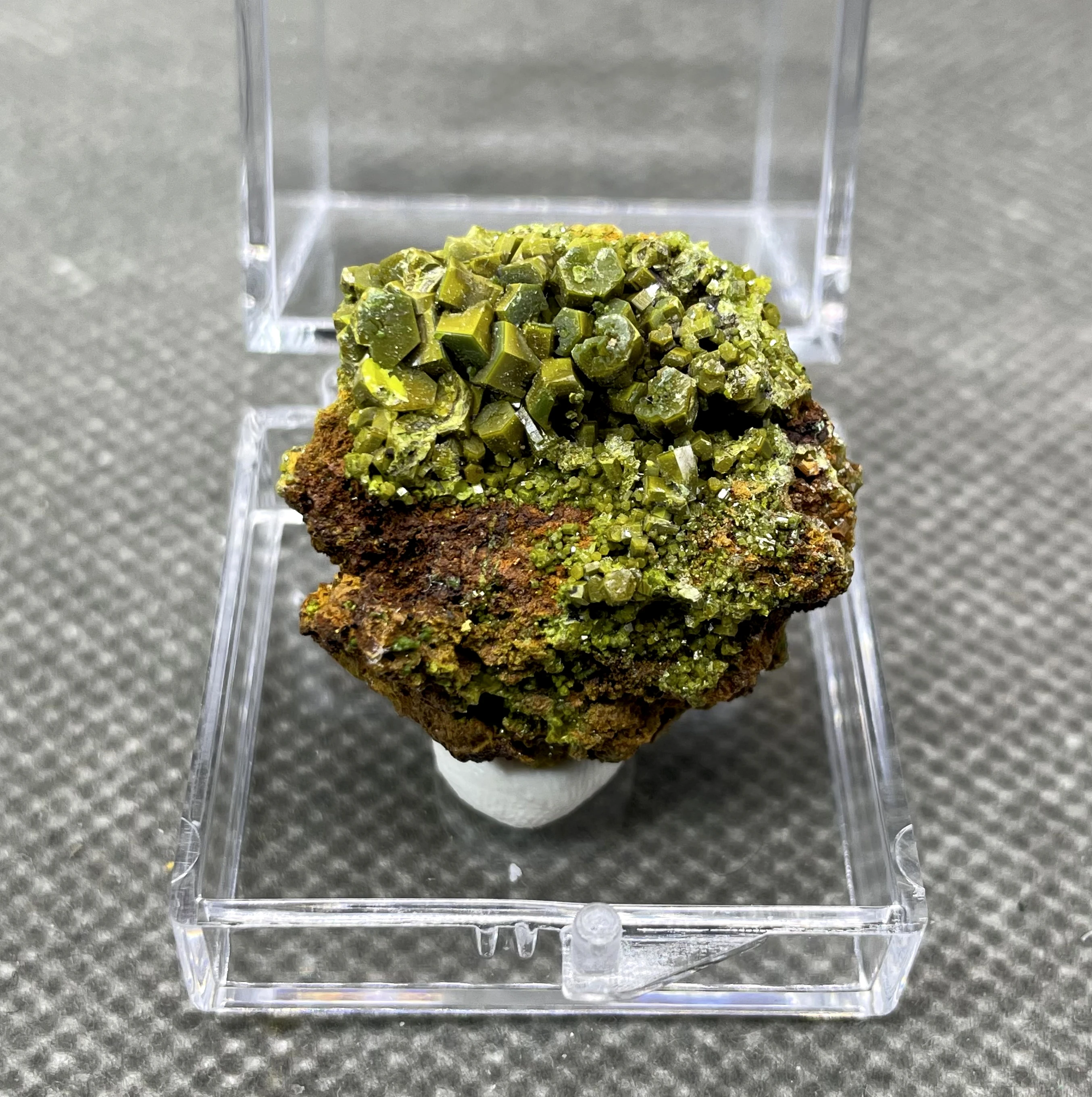 

NEW! 100% Natural Pyromorphite mineral specimen stones and crystals collection gemstones quartz (box size 3.4 cm)