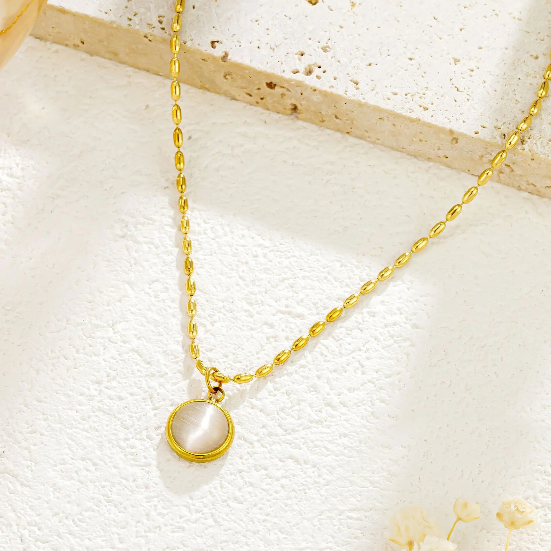 Exquisite Stylish Processed Natural Stone Necklace Minimalist Small Chic Pendant Necklace 18k Gold Plated Jewelry for Women Gift
