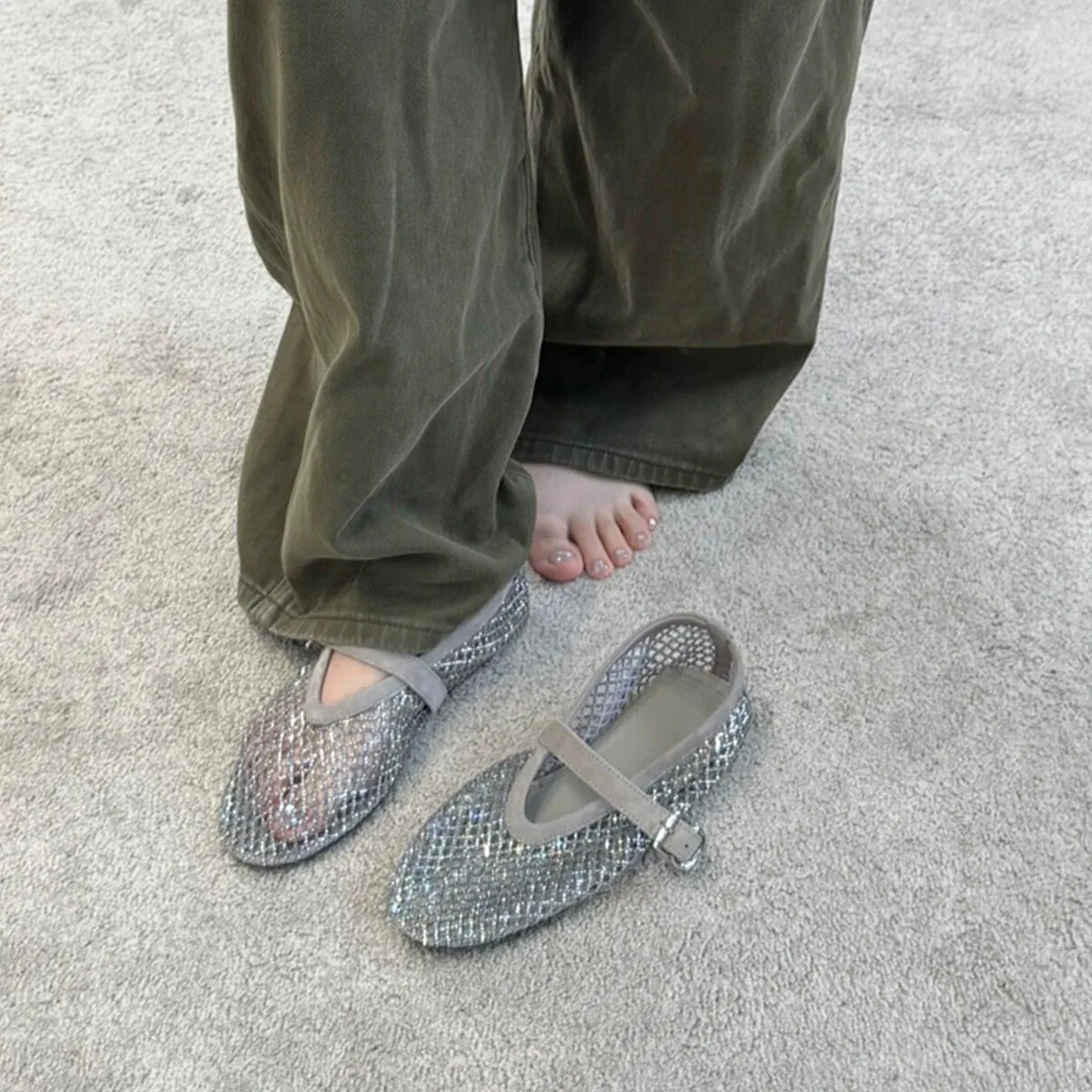 Sapatos Femininos de Couro Genuíno Ultra Macio com Detalhes de Estrela e Diamante, Novos Sapatos de Verão Respiráveis, Sandál...