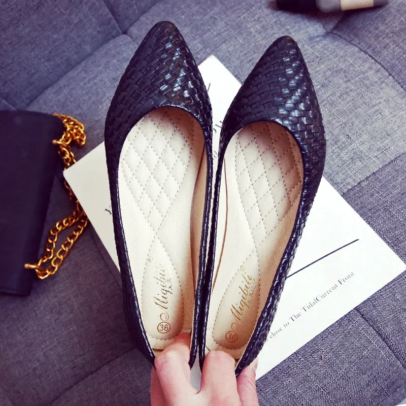 2025-new-small-sized-shoes-spring-retro-pointed-shallow-mouth-fashion-large-sized-casual-flat-bottom-women's-shoes