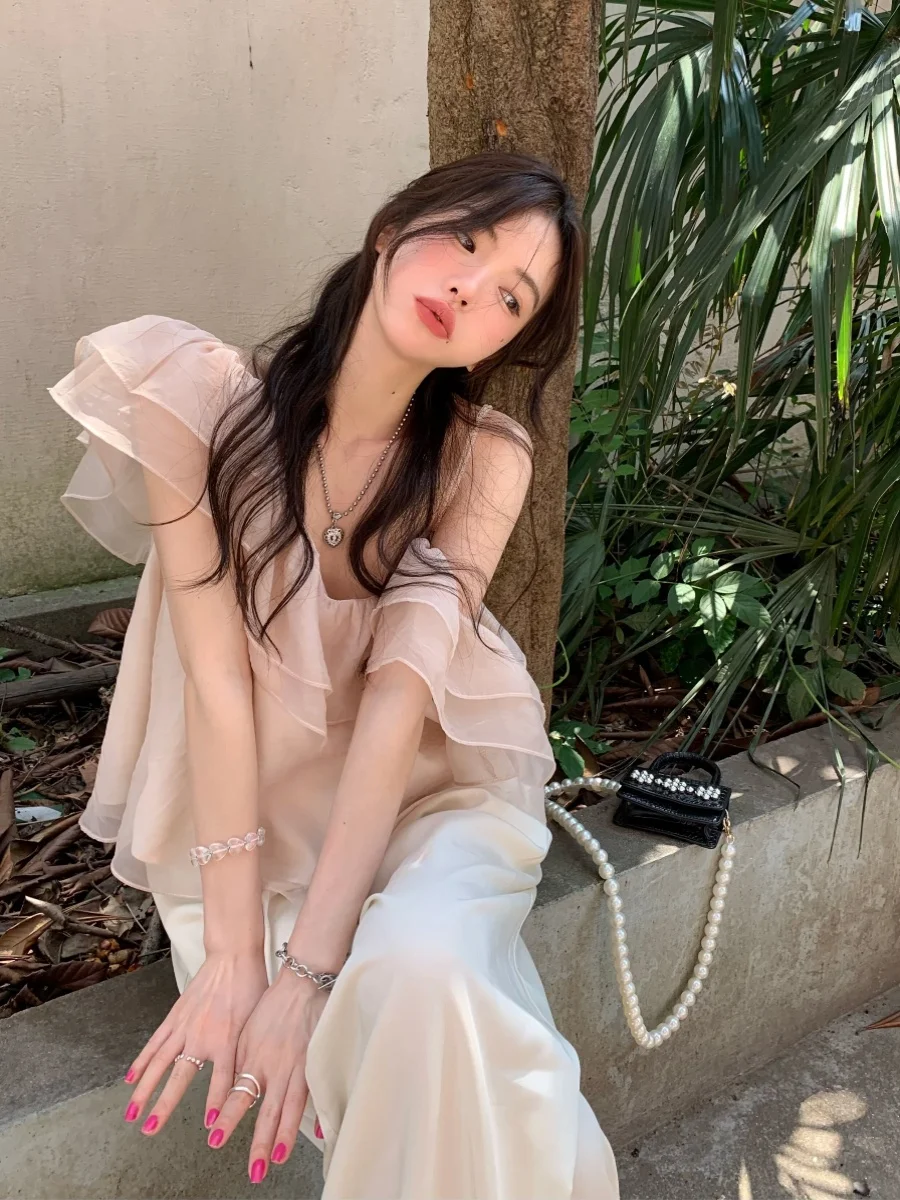 เสื้อเบลาส์ผ้าลูกไม้สีชมพู สายเดี่ยวเปิดไหล่ ดีไซน์ใหม่สำหรับฤดูร้อน สไตล์เกาหลี รุ่นใหม่ล่าสุด เหมาะสำหรับใส่ไปทำงานหรือวันสบายๆ