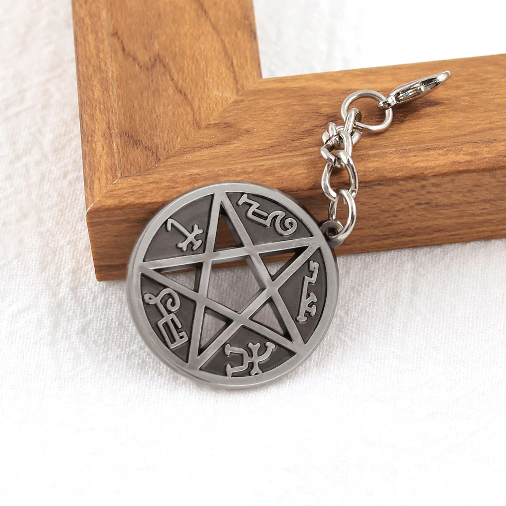 Supernatural Teufelssperren-Schlüsselanhänger Gotisches Sigil Dämonen-Pentagramm-Symbol Okkultes Ausgehöhltes Schlüsselring Dunkles Esoterisches Geschenk für Goth-Fans – Detail 7