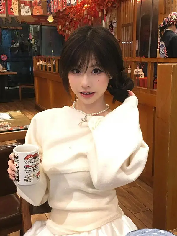Soft Cozy White Shoulder Bared Knitted Top Women's Autumn Winter Design Sensation Rich Girl Feeling Sweater Slant Collar