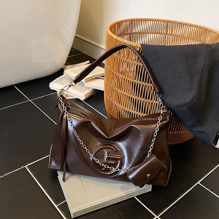 

2026 New High-end Tote Bag Fashionable Large-capacity Bucket Bag Simple Commuter Shoulder Crossbody Portable Women's Bag