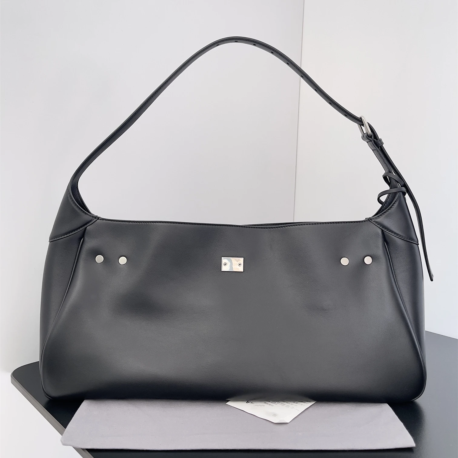 

2025 High Quality Luxury Women Bags Genuine Leather Designer Handbag Black Bucket Simple Style Women Famous Brand Wallet