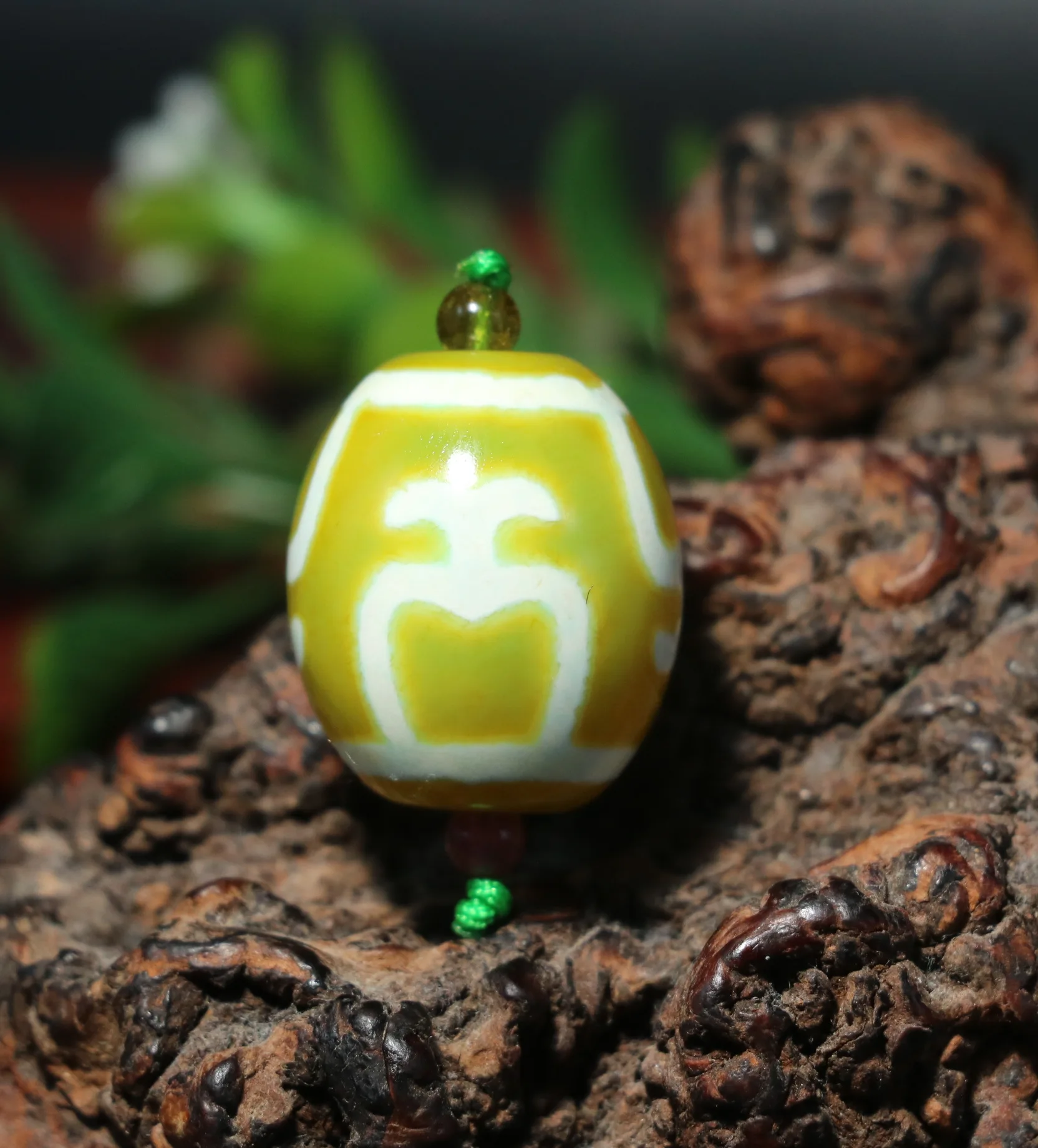 

Power Energy Tibetan Old Agate Yellow Color Treasure Bottle Symbol dZi Bead Big Daluo Shape Amulet A1 LKbrother Top Quality