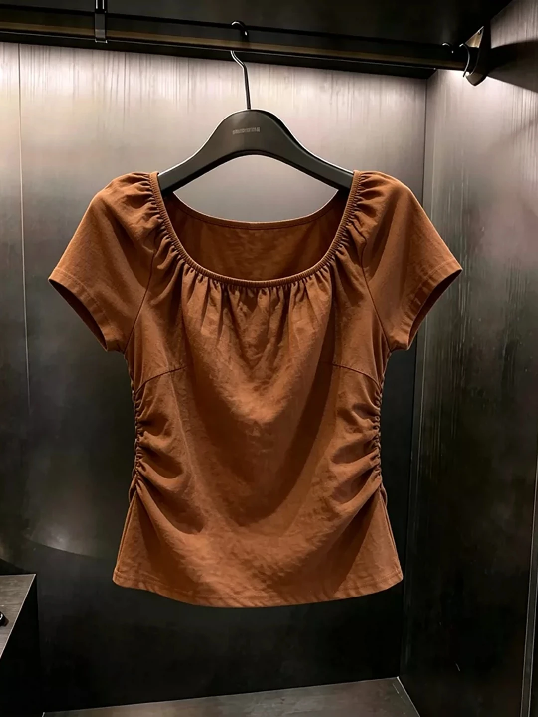 Pure Desire Wind Pleated Square Collar Short Sleeve T-Shirt Women's Fashionable And Stylish Beautiful Small Top Summer New Ar...