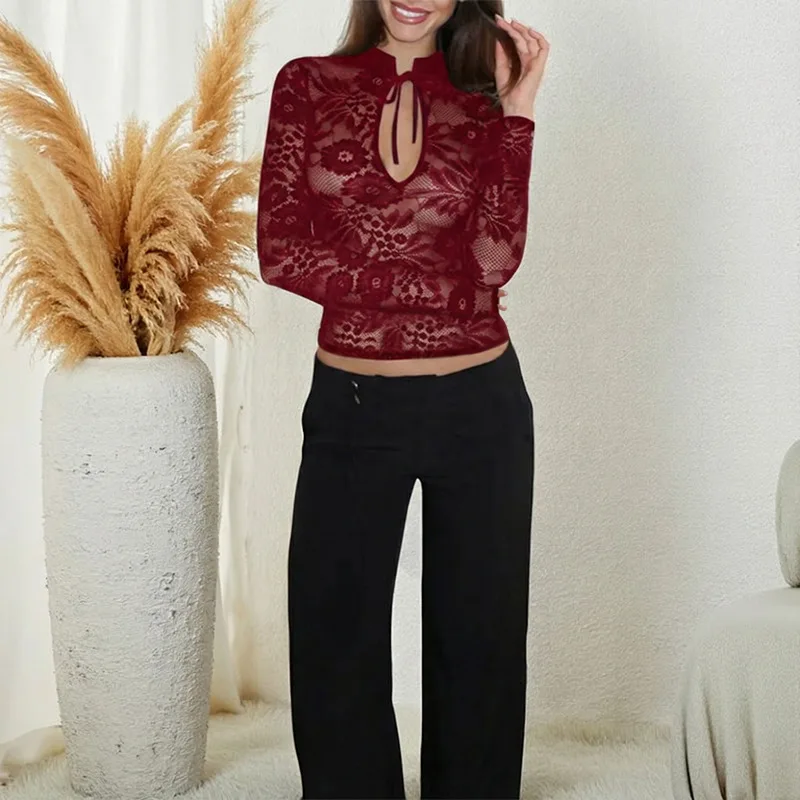 Modisches, schlankes, kurzes Hemd mit Spitze und langen Ärmeln, Herbst 2026, Damen-Kleidung im europäischen Stil, ausgehöhltes Oberteil im Großhandel