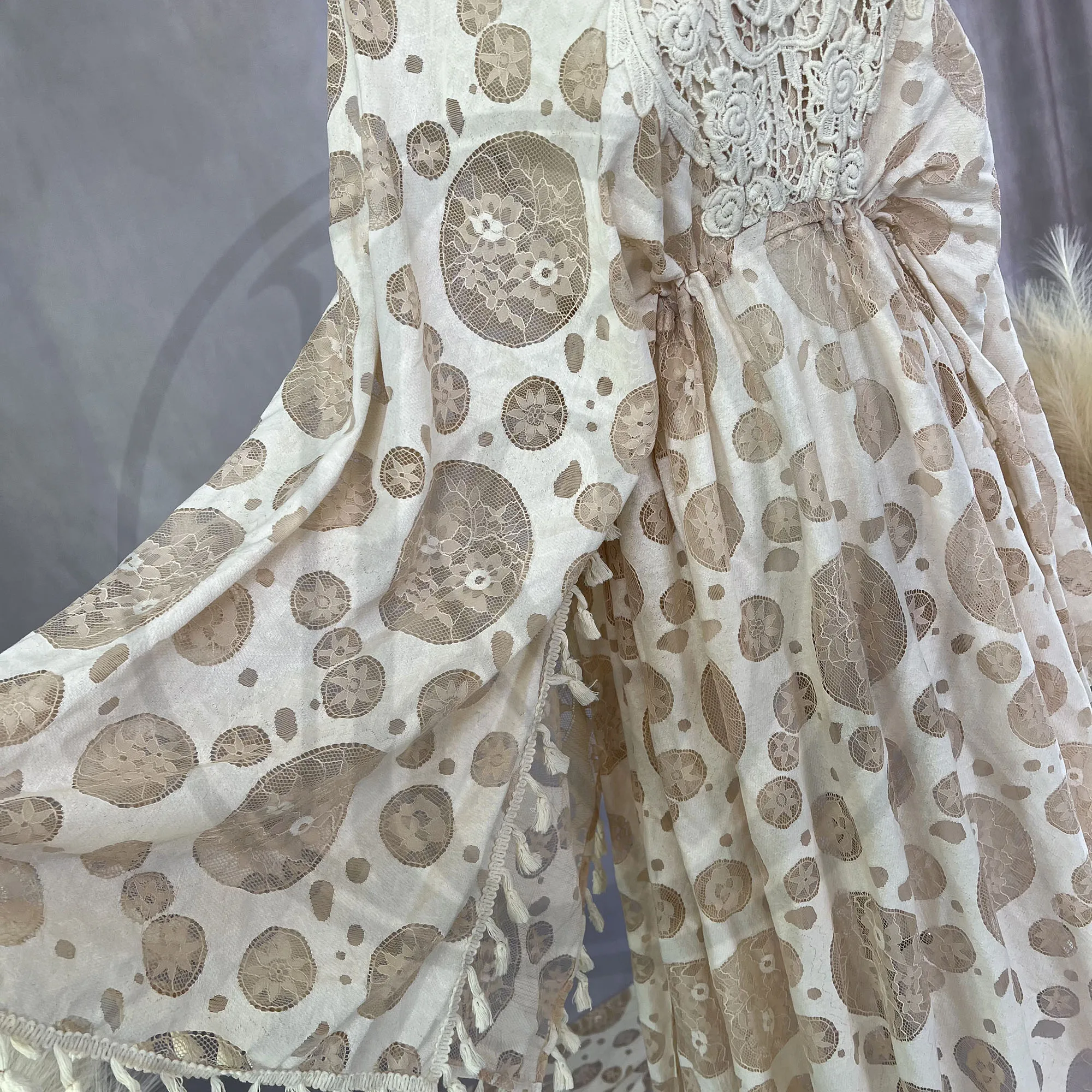 Don&Judy Boho Vintage Wedding Dresses Bride Vestidos De Noiva Lace Appliques Tassels With Cape Bohemian Party Evening Beach Gown