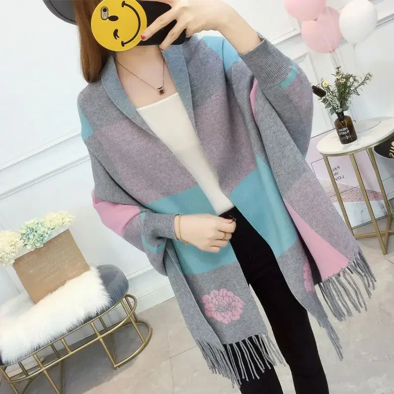 

2024 New Women Embroidery Capes Cloak Winter Thick Warm V-collar Fur Shawl Wedding Dress Bride Fur Cape Ponchos Thicken T343