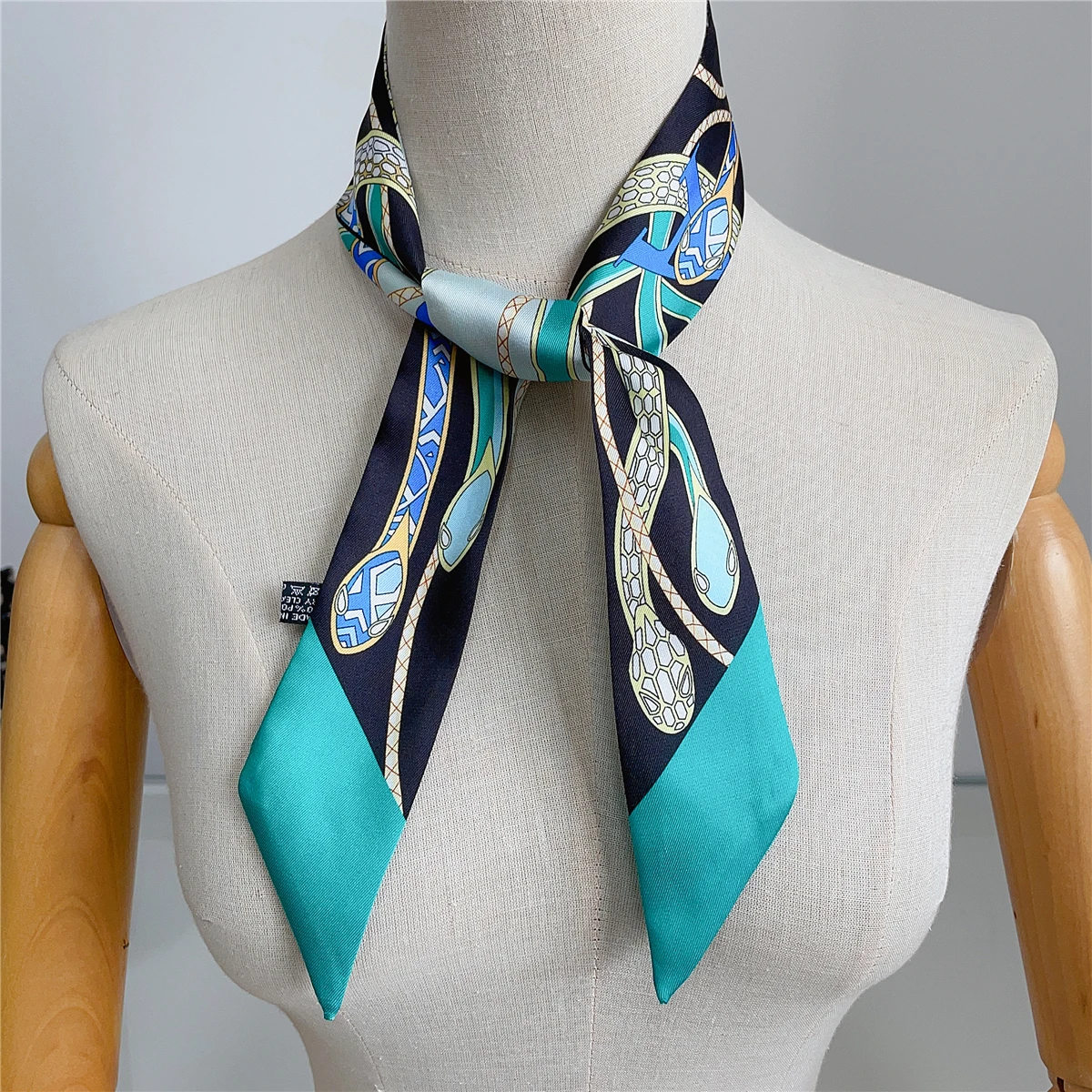 New Brand Design Colored Snake Twill Silk Scarf Luxury Scarf Women Foulard Skinny Bag Scarves Neckerchief Fashion Hair Headband