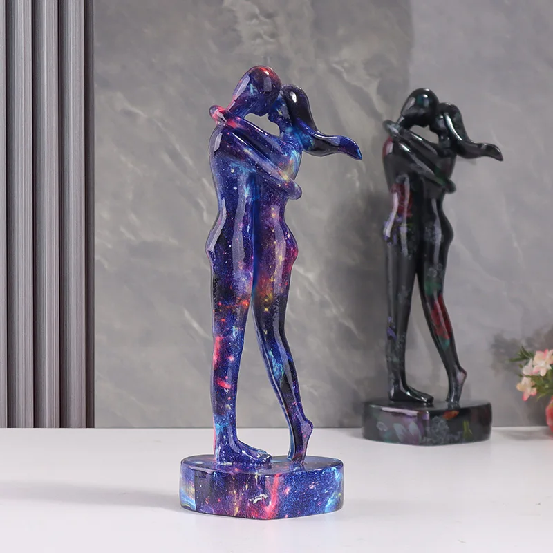 Resin Couple Embracing and Kissing Figurine, Home Decor Cabinet Ornament, Wedding and Valentine's Day Decorative Gift