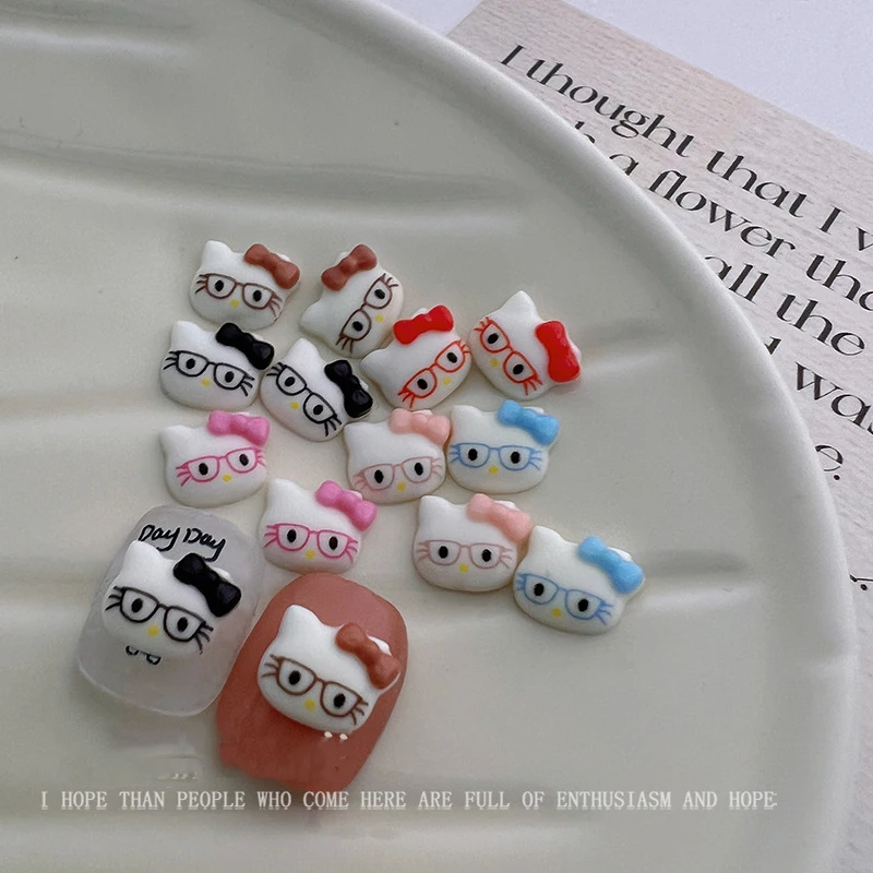 50 stks Bril Hello Kitty Hot Meisjes Nail Art Charms Retro Bril Mini Hello Kitty Y2K Nageldecoratie Hars Zomer manicure Ac