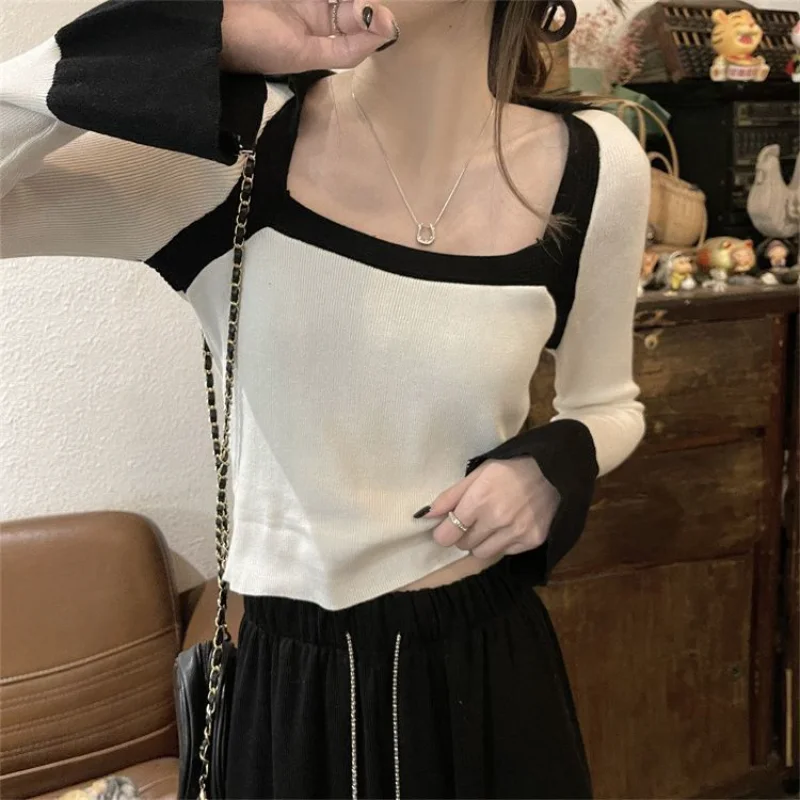 

Knitted Women's Autumn and Winter New Color Block Design Base Sweet Spicy Square Collar Flared Sleeve Top