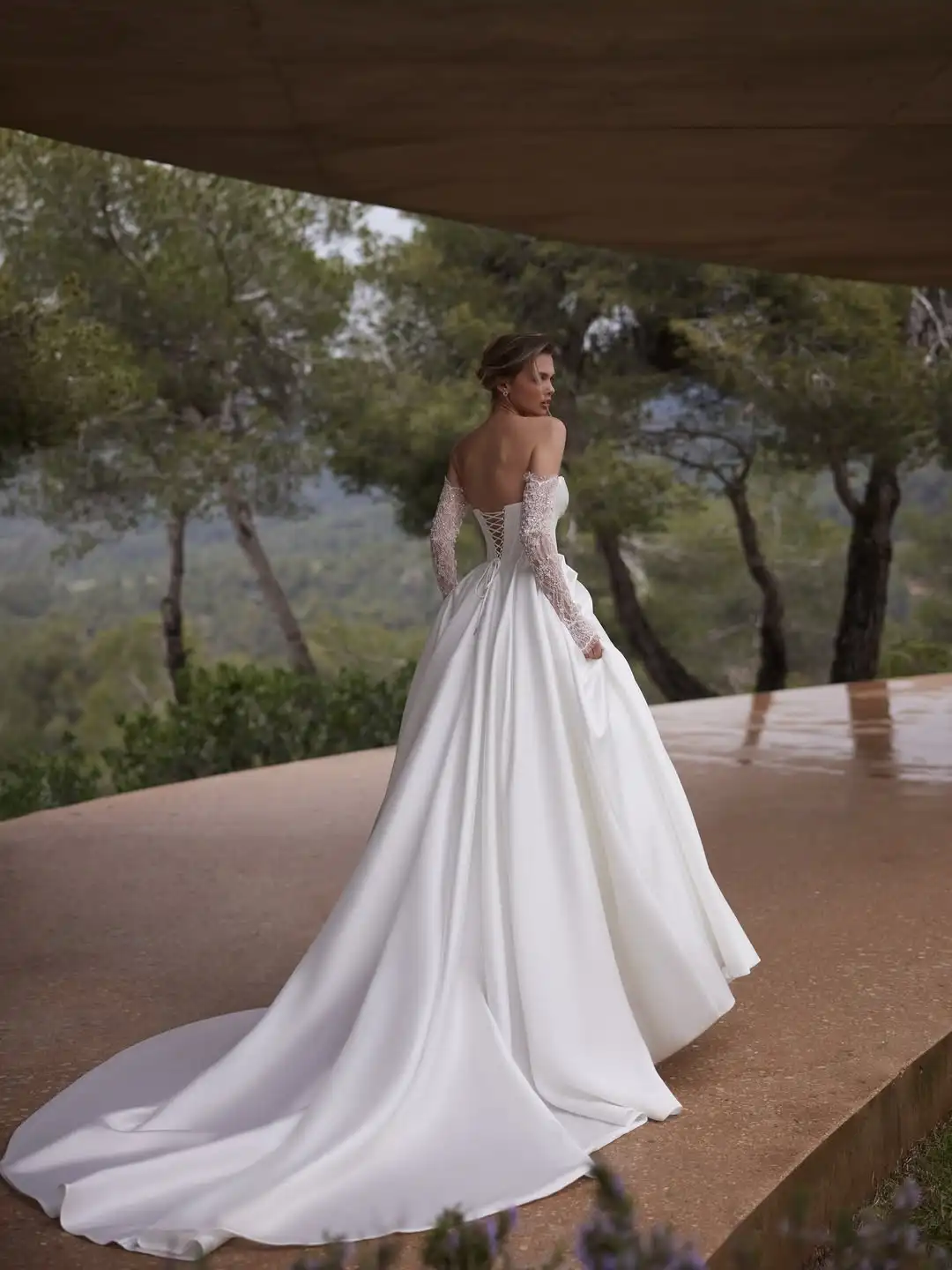 Romantic Off The Shoulder Wedding Dress Fullsatin With Slit A Line Ballgown Sleeveless Strapless Customized Bride Vestido De Nov