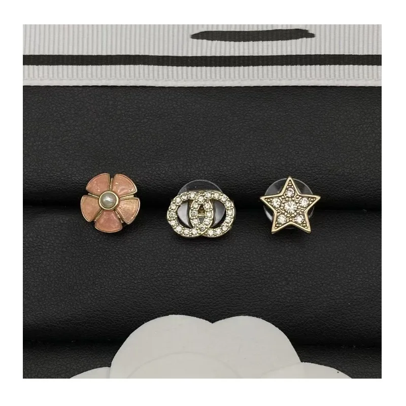 

Little Girl Fashion Versatile Hipster Asymmetrical Earrings Home Simple Small Star Circle Earrings