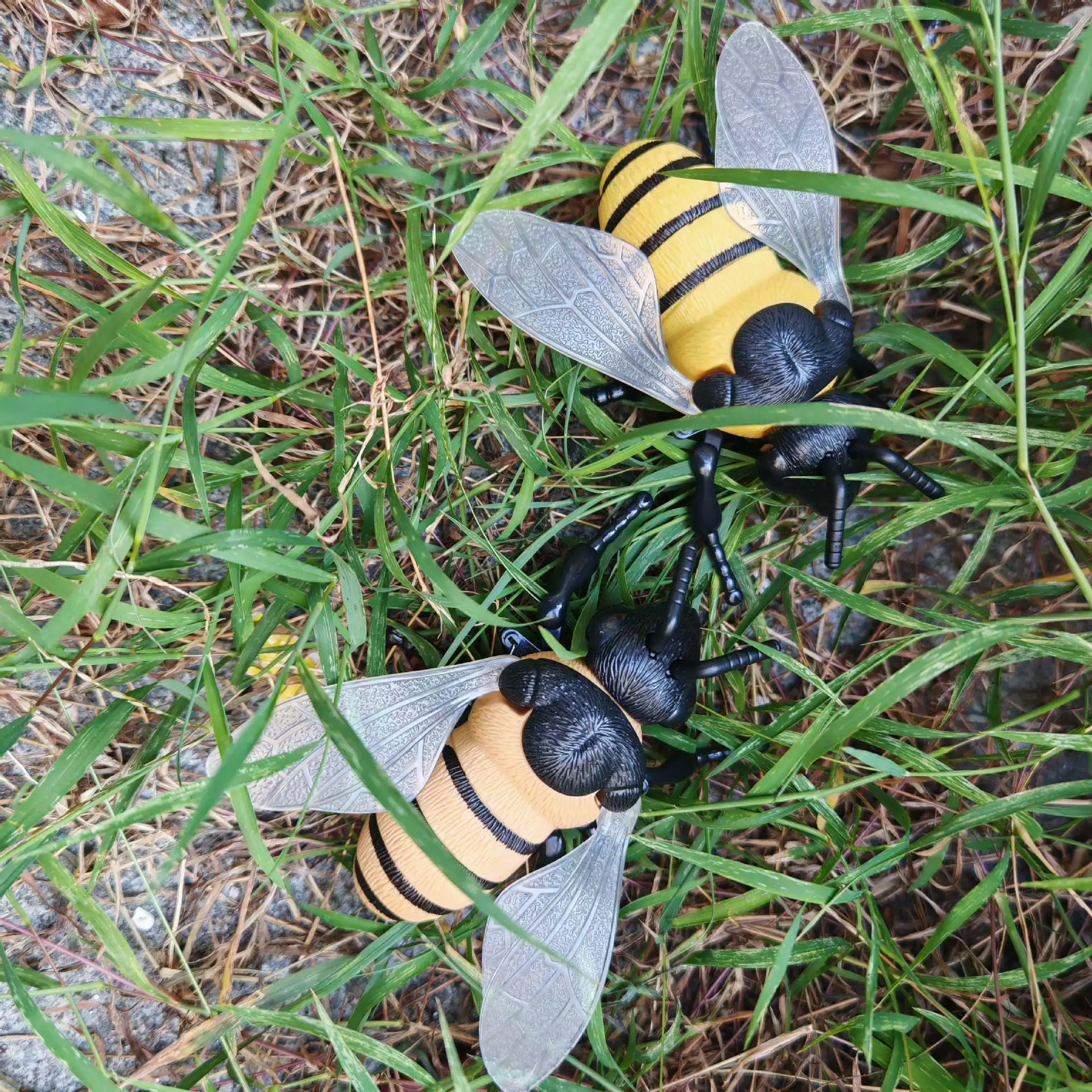 Ape Carica Insetto Giocattoli Bionici Scherzo Creativo Insetto Animato Giocattolo Modello Ape Insetto Animali di Plastica Per Bambini Carica Giocattolo